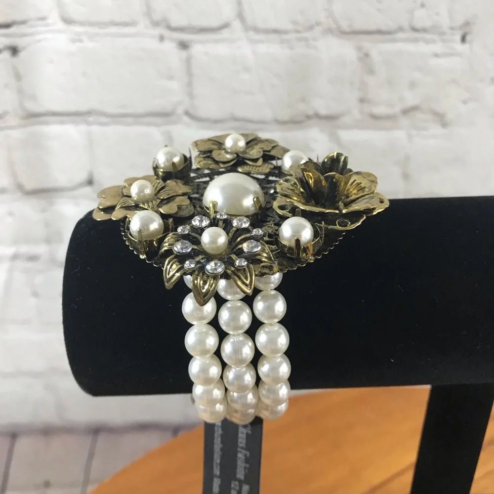 Faux Pearl Gold Tone Rhinestone Fashion Bracelet - New with Tag - Picture 2 of 5